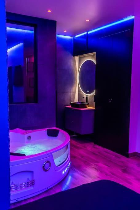 Blue Night - Jacuzzi - Bord De Seine Apartamento Corbeil-Essonnes Exterior foto