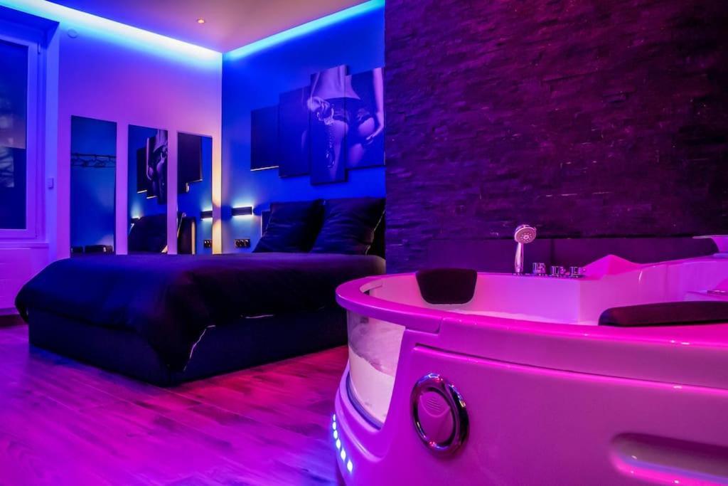 Blue Night - Jacuzzi - Bord De Seine Apartamento Corbeil-Essonnes Exterior foto
