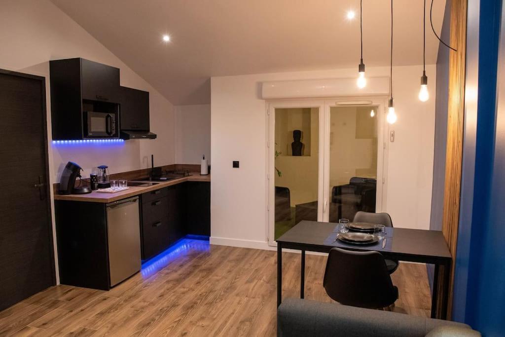 Blue Night - Jacuzzi - Bord De Seine Apartamento Corbeil-Essonnes Exterior foto